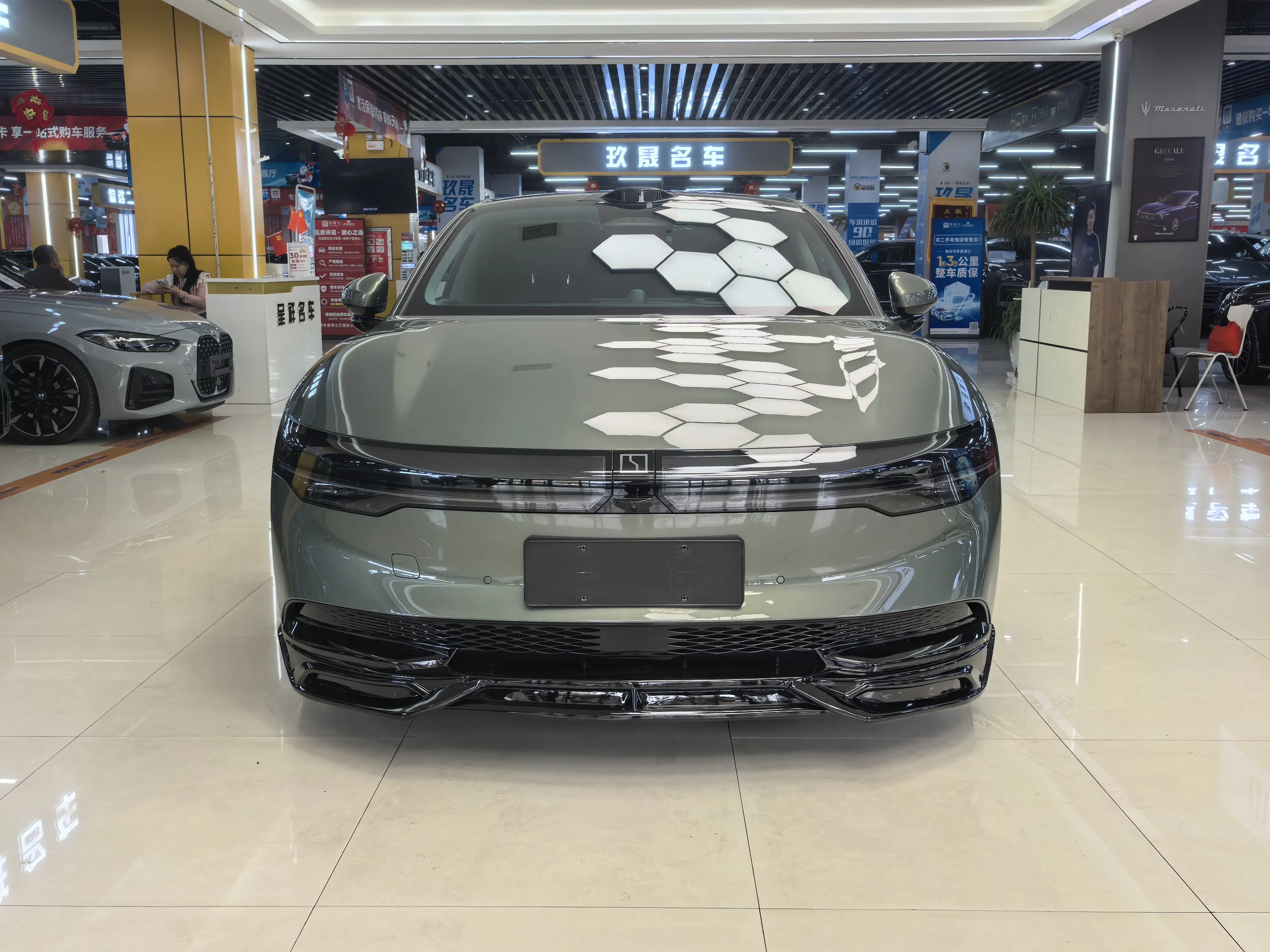 ZEEKR 007  из Китая