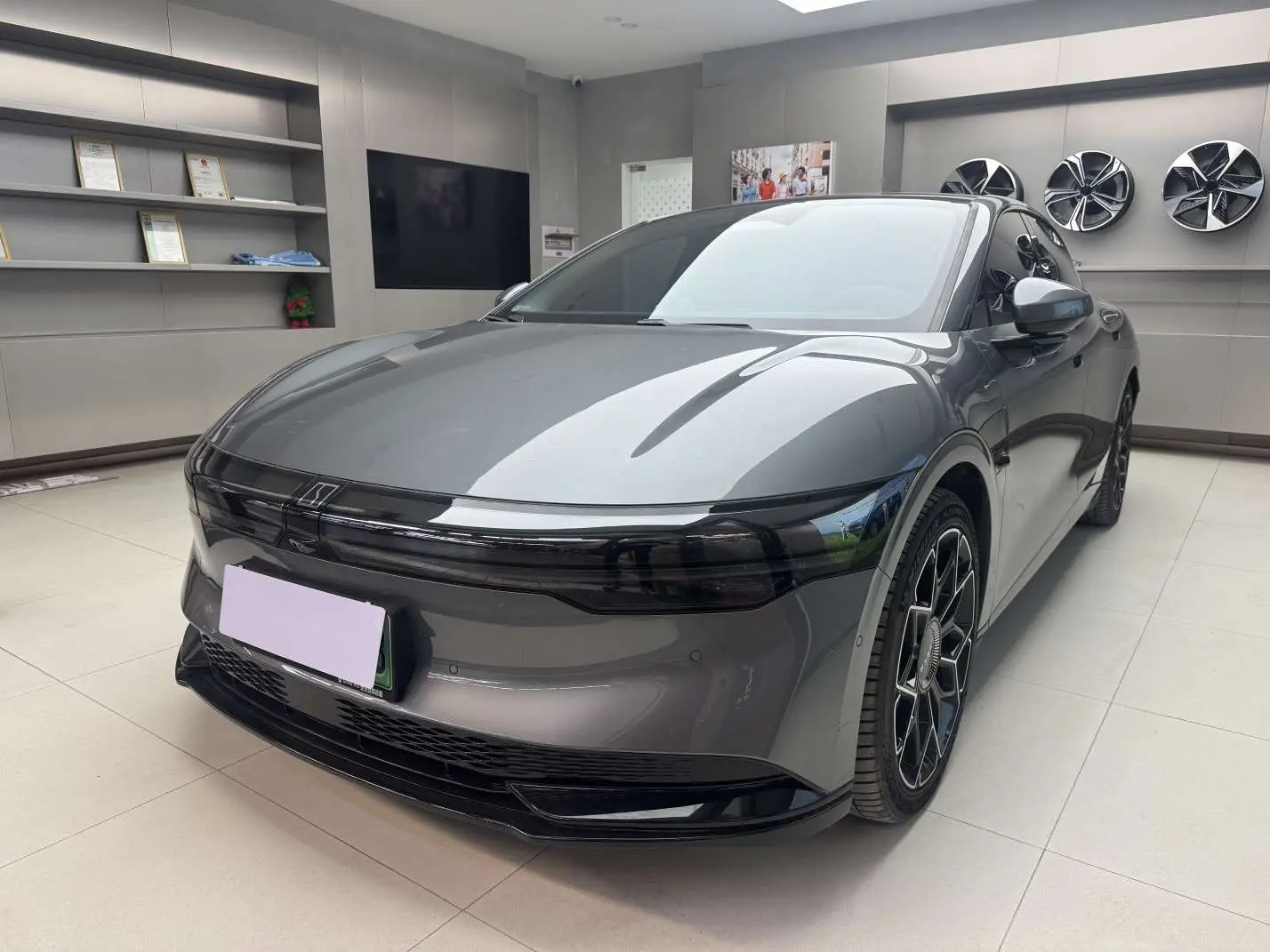 ZEEKR 007  из Китая