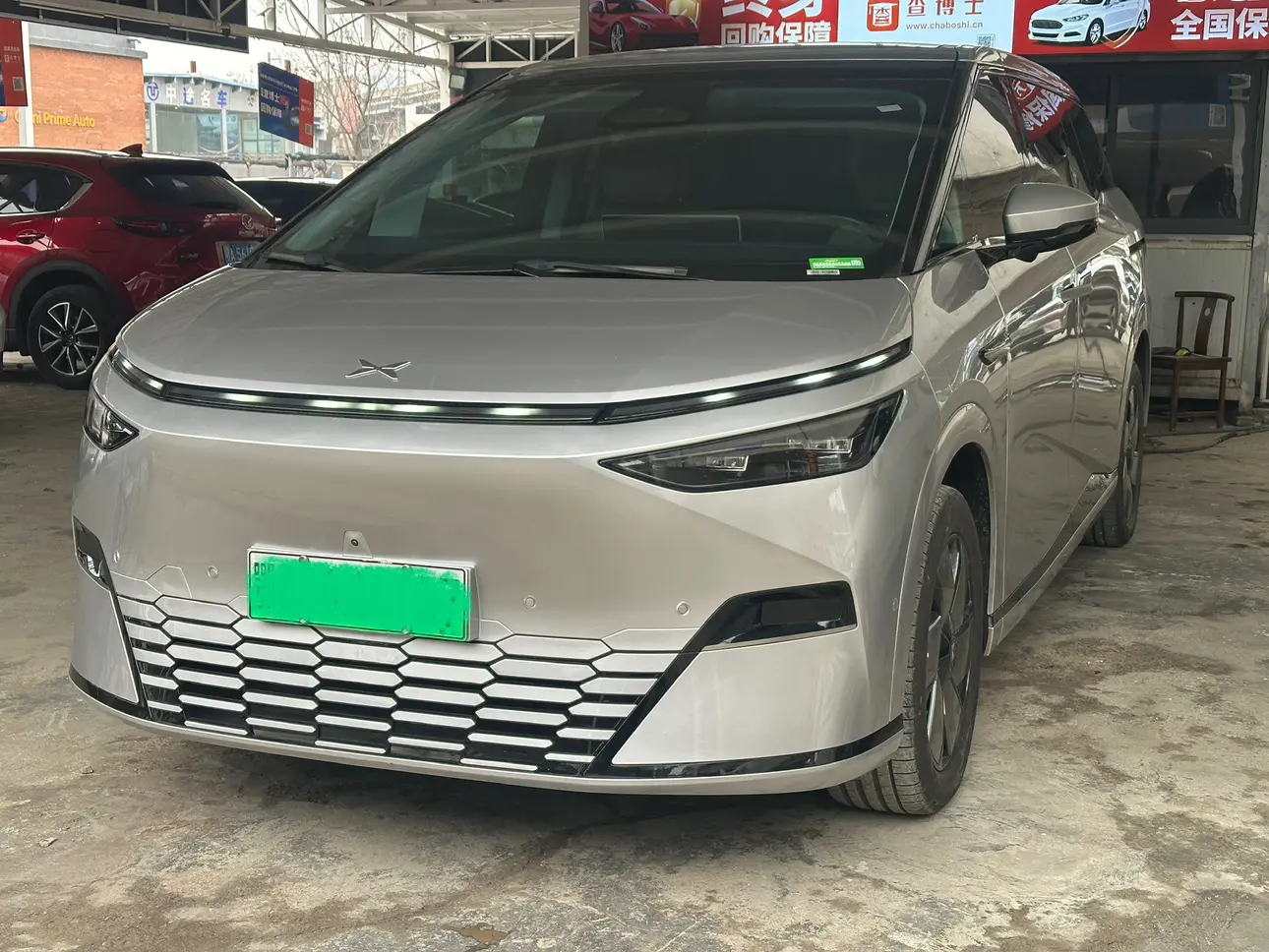 Xpeng X9  из Китая