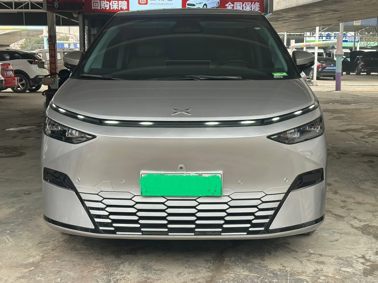 Xpeng X9  из Китая