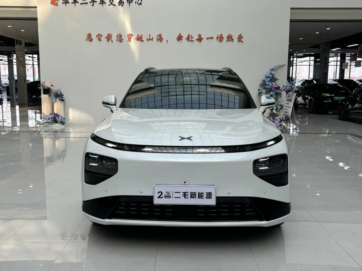 Xpeng G9  из Китая