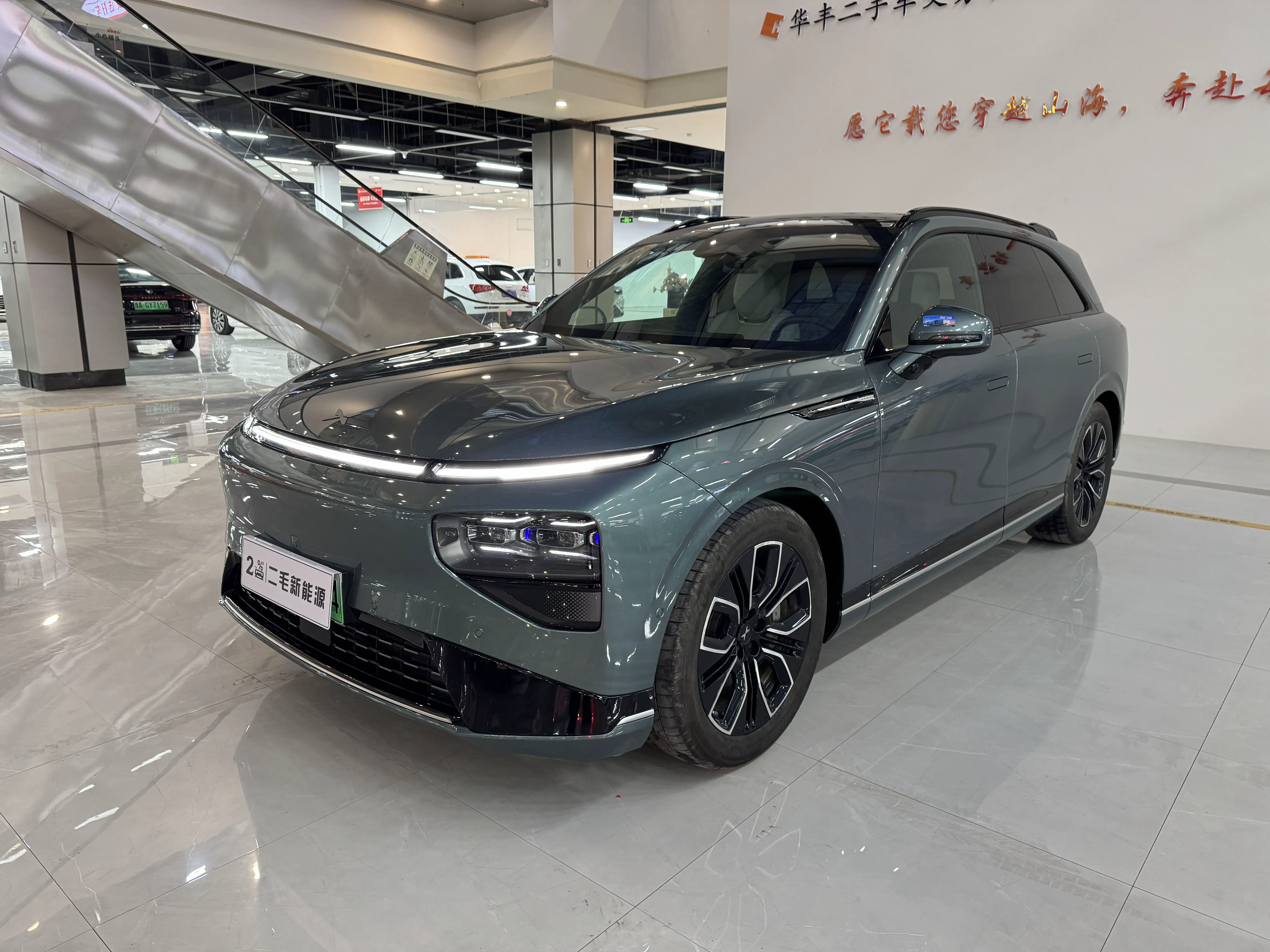 Xpeng G9  из Китая