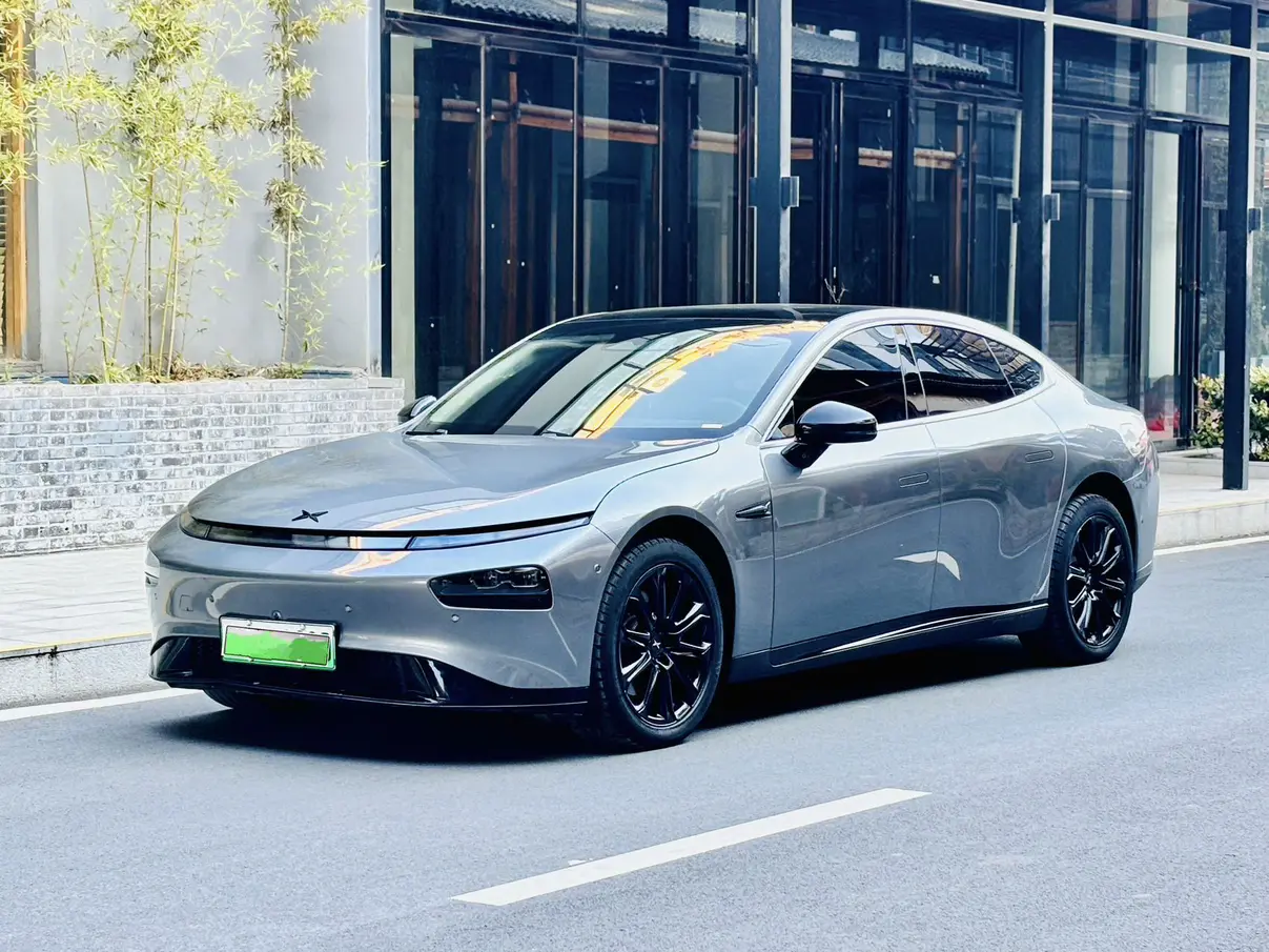 Xpeng P7  из Китая