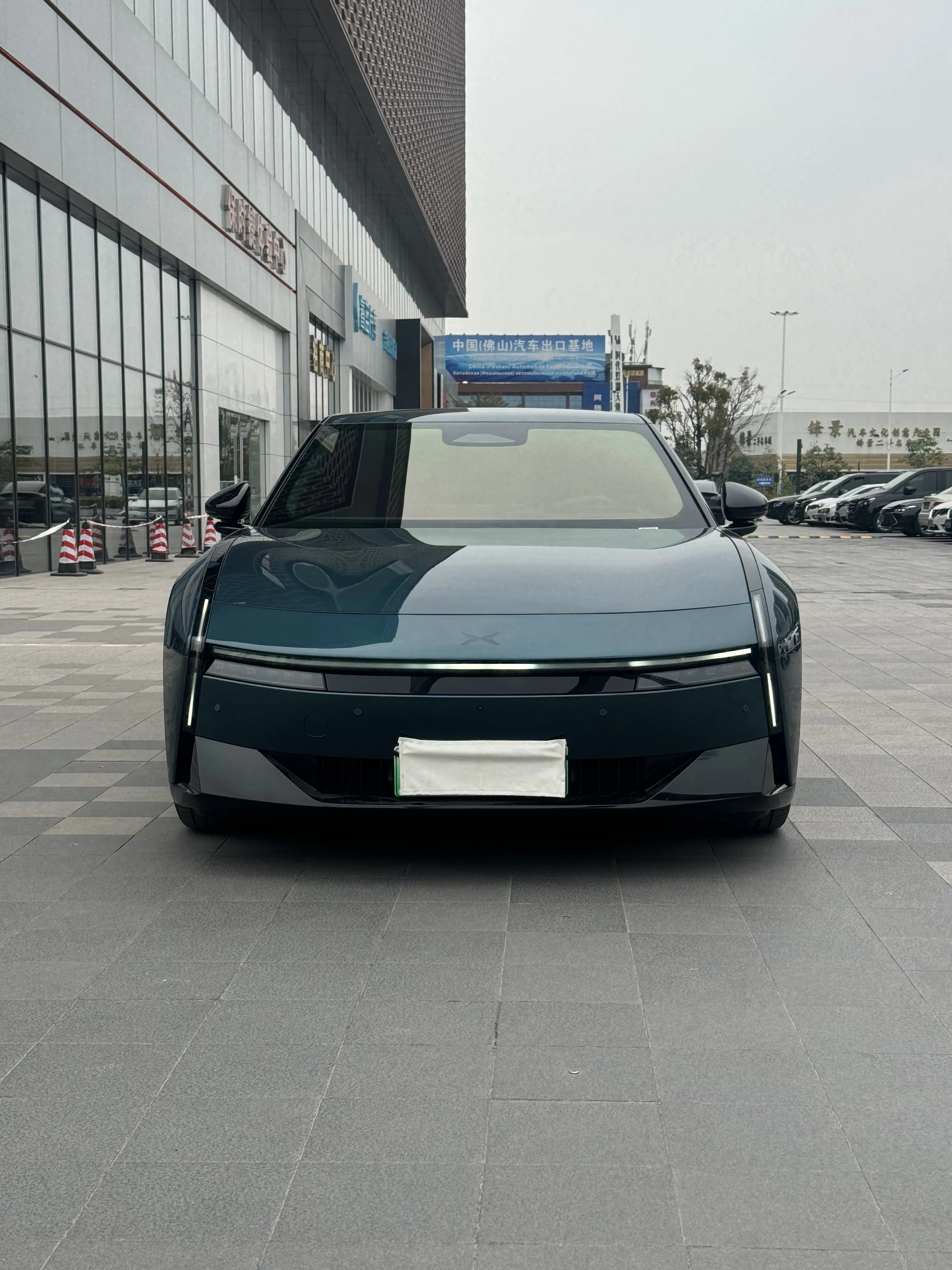 Xpeng P7  из Китая