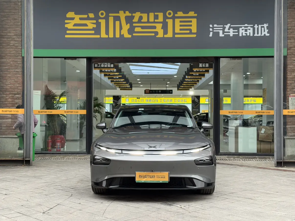 Xpeng P7  из Китая