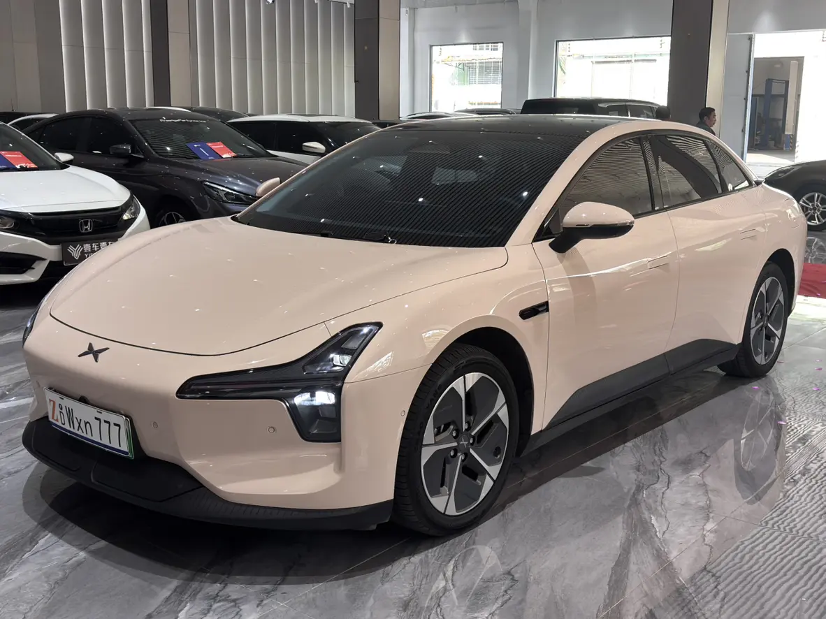 Xpeng Xiaopeng MONA M03  из Китая