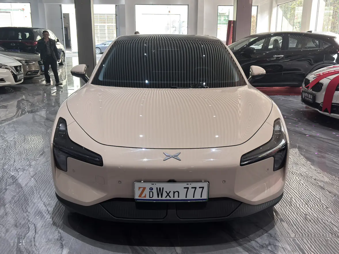 Xpeng Xiaopeng MONA M03  из Китая