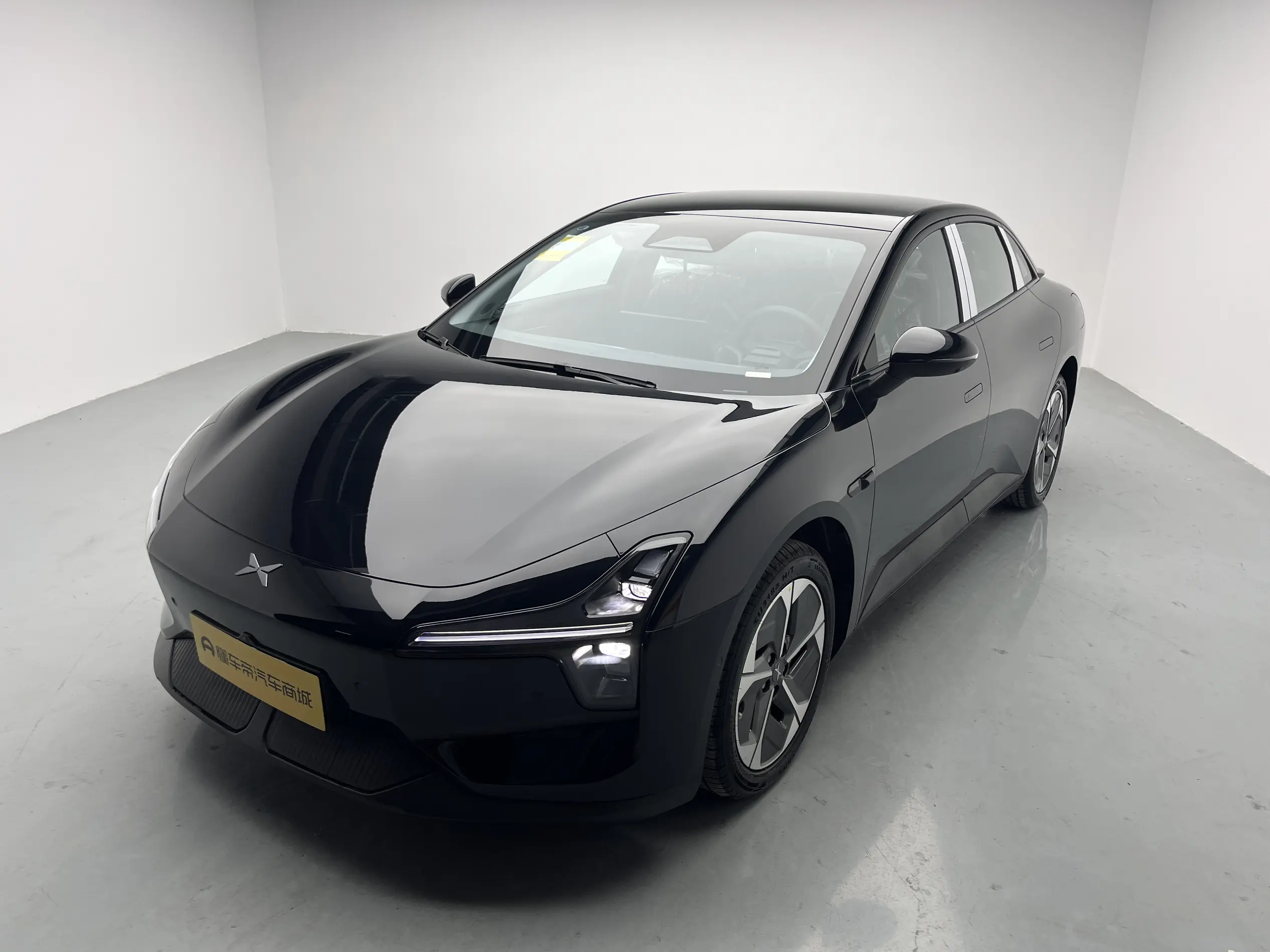 Xpeng Xiaopeng MONA M03  из Китая