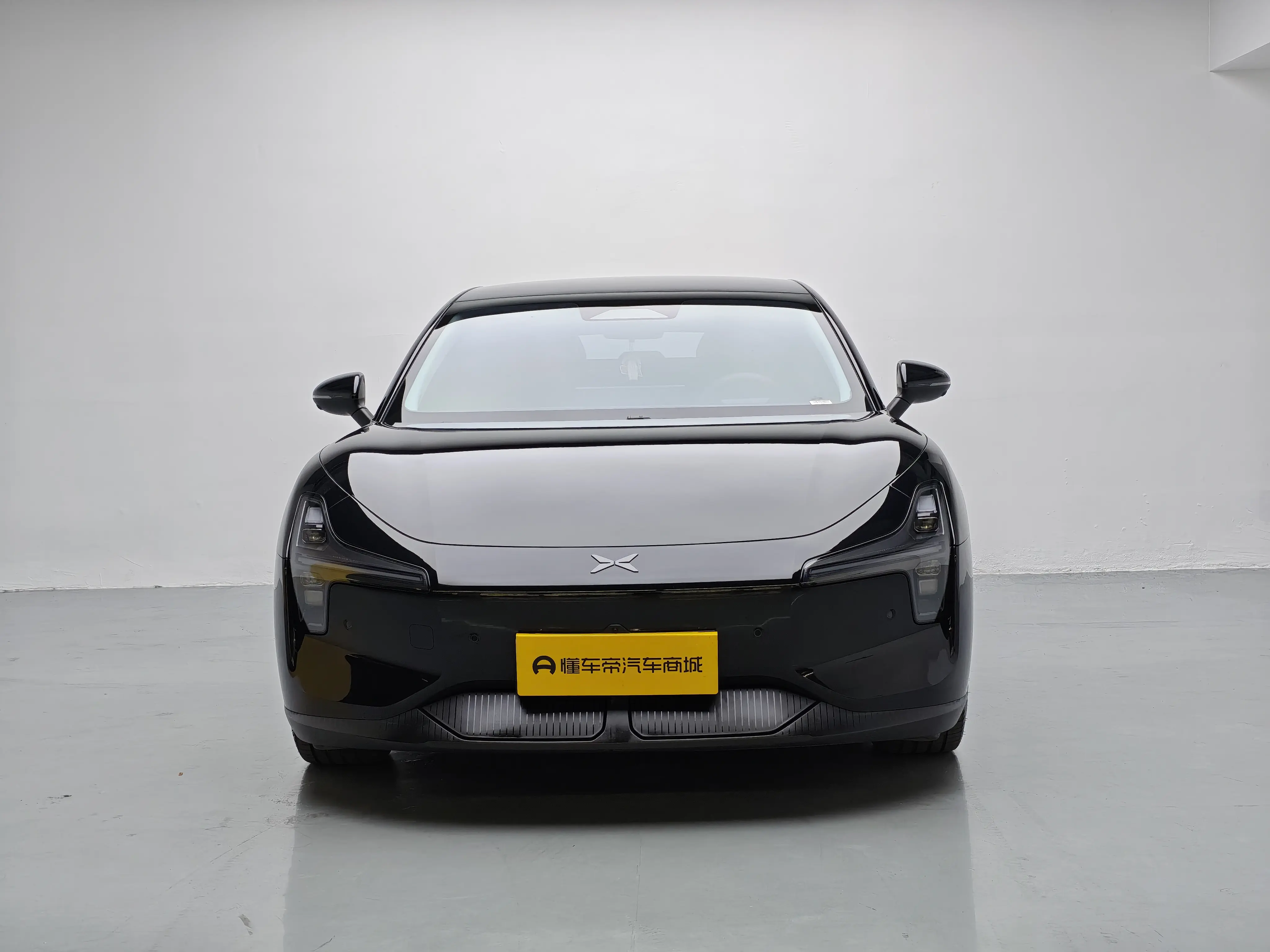 Xpeng Xiaopeng MONA M03  из Китая