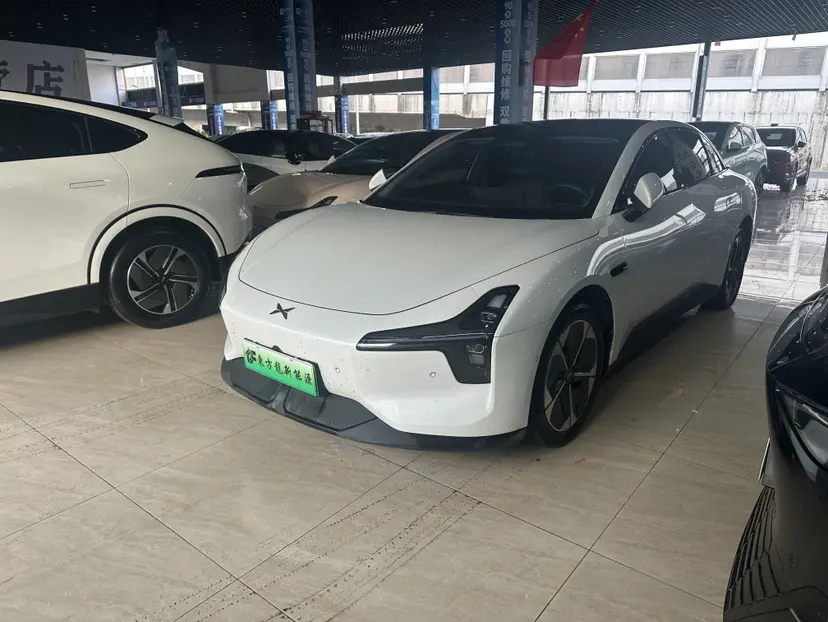 Xpeng Xiaopeng MONA M03  из Китая