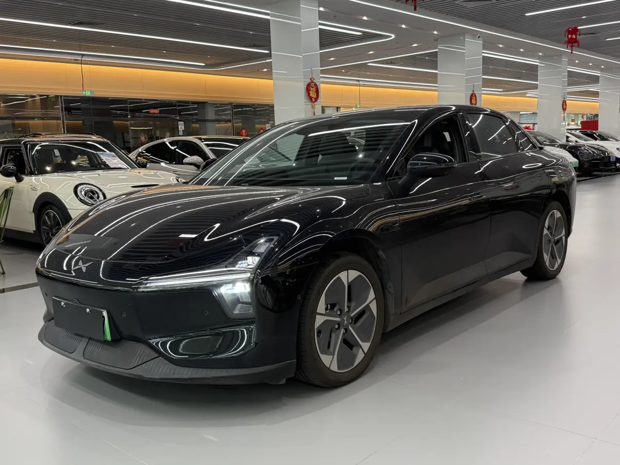 Xpeng Xiaopeng MONA M03  из Китая