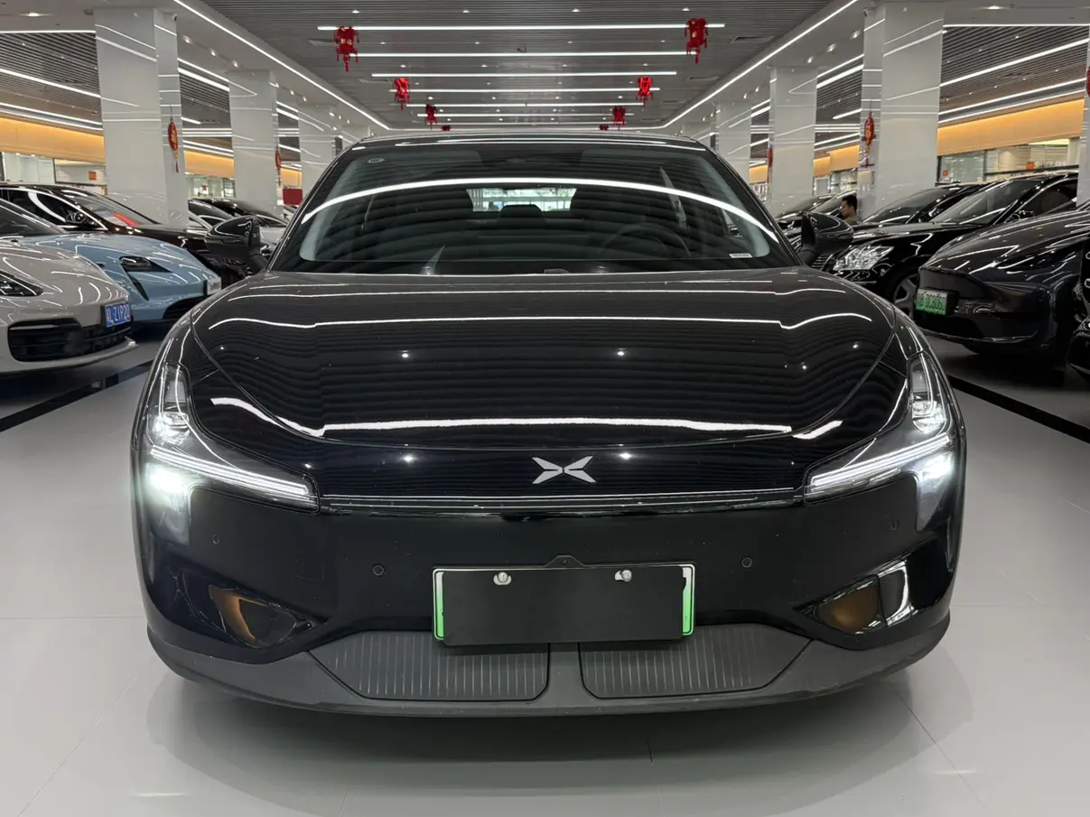 Xpeng Xiaopeng MONA M03  из Китая