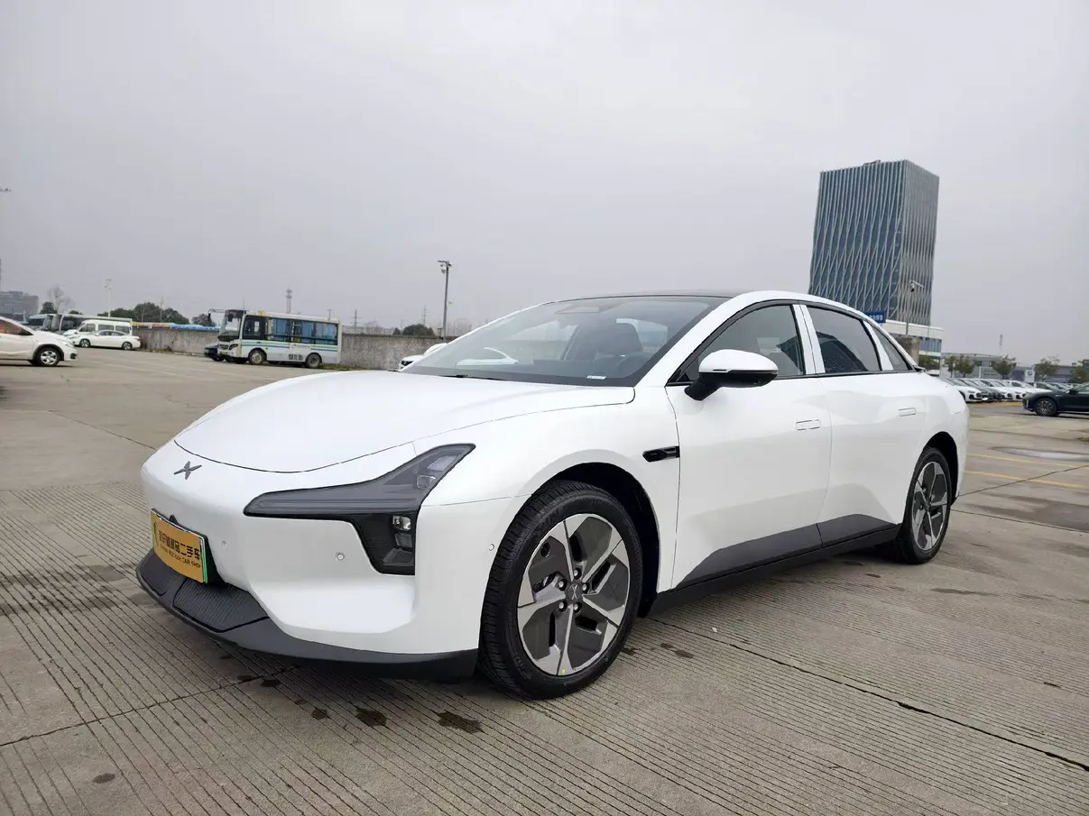 Xpeng Xiaopeng MONA M03  из Китая