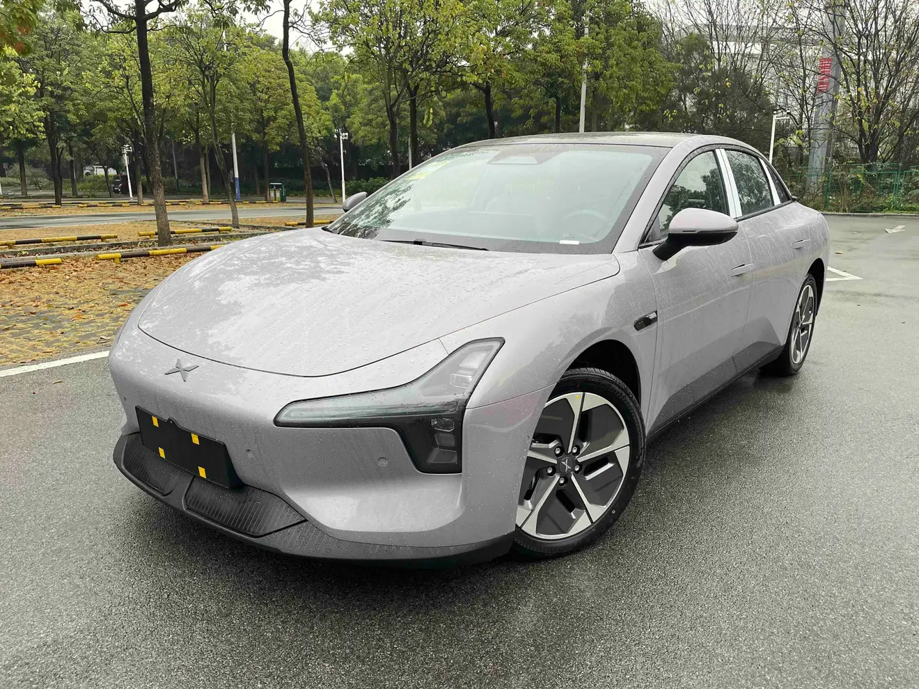 Xpeng Xiaopeng MONA M03  из Китая