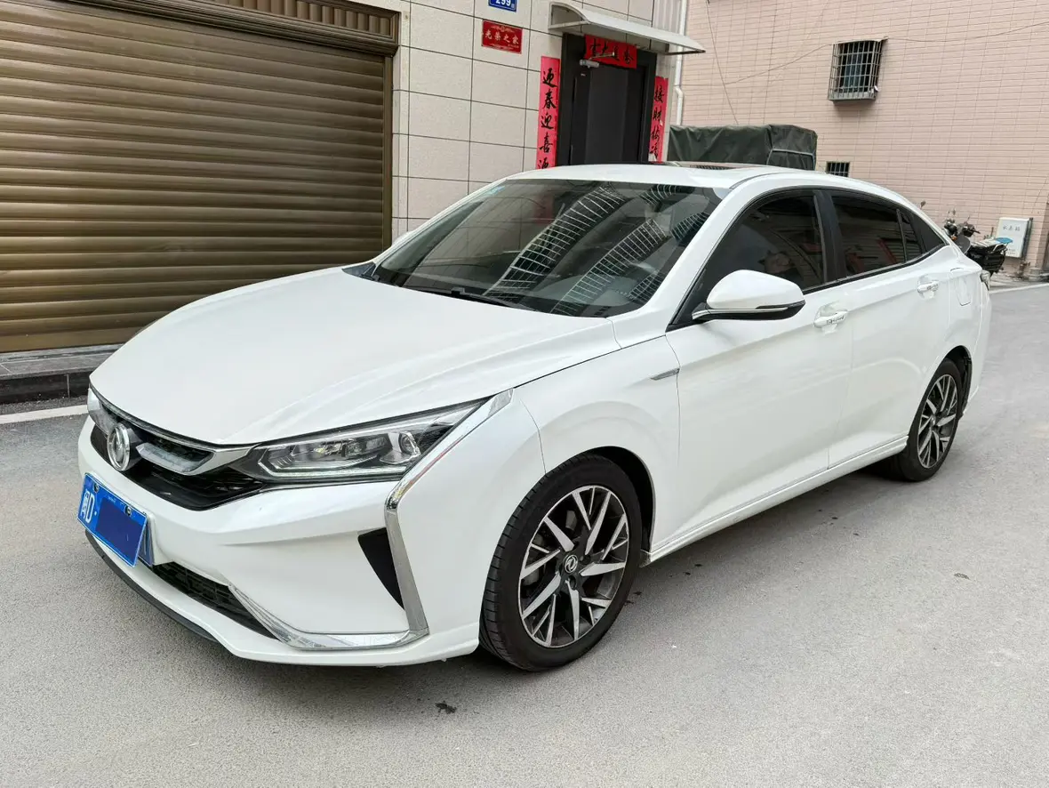 Dongfeng Yixuan  из Китая