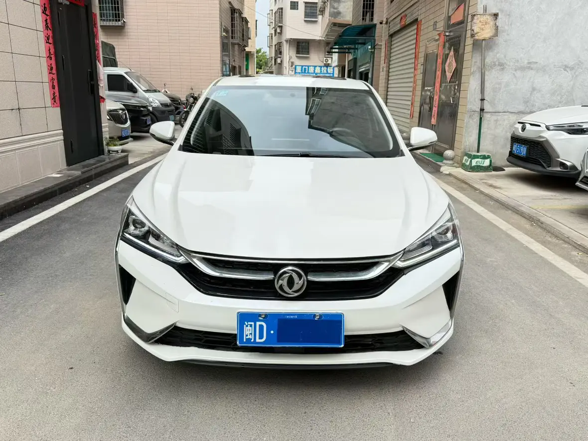 Dongfeng Yixuan  из Китая