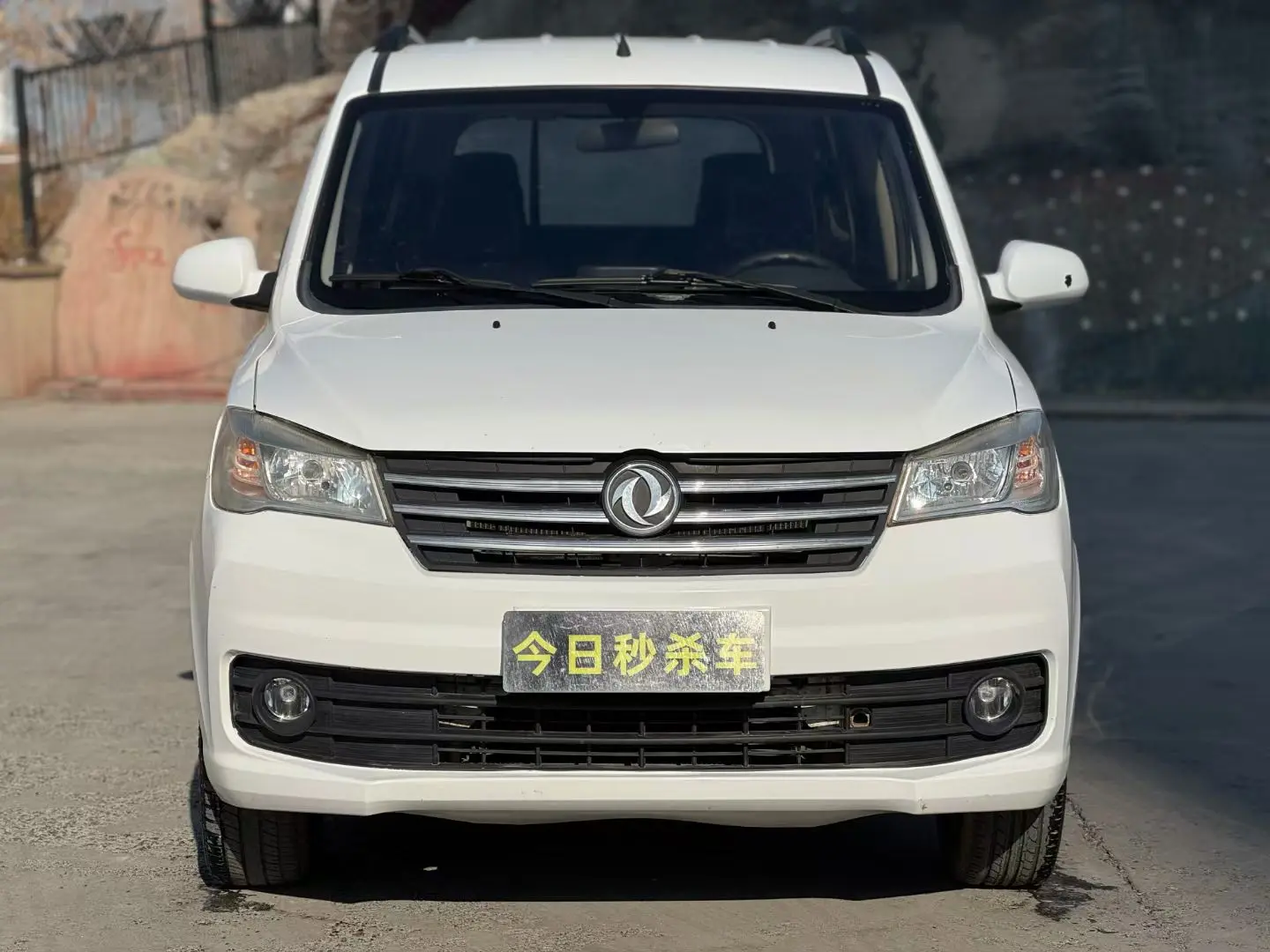 Dongfeng Fengon 330  из Китая