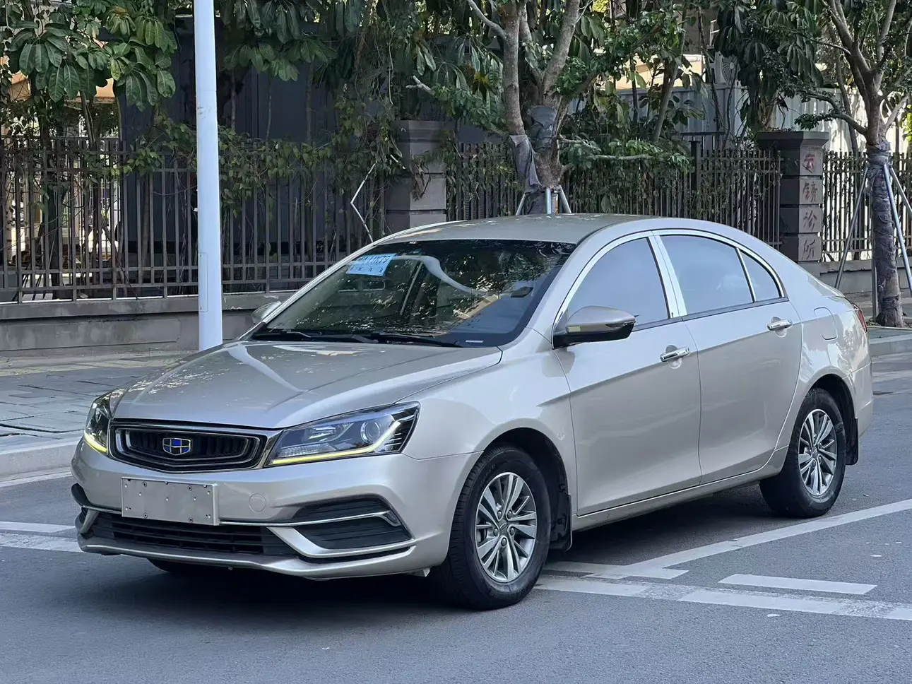 Geely Emgrand  из Китая