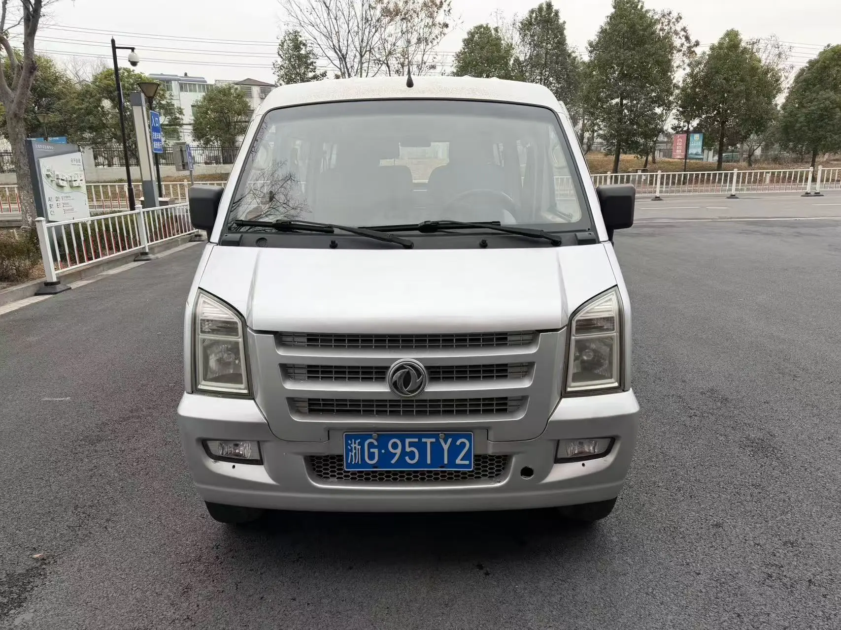 Dongfeng Xiaokang C37  из Китая