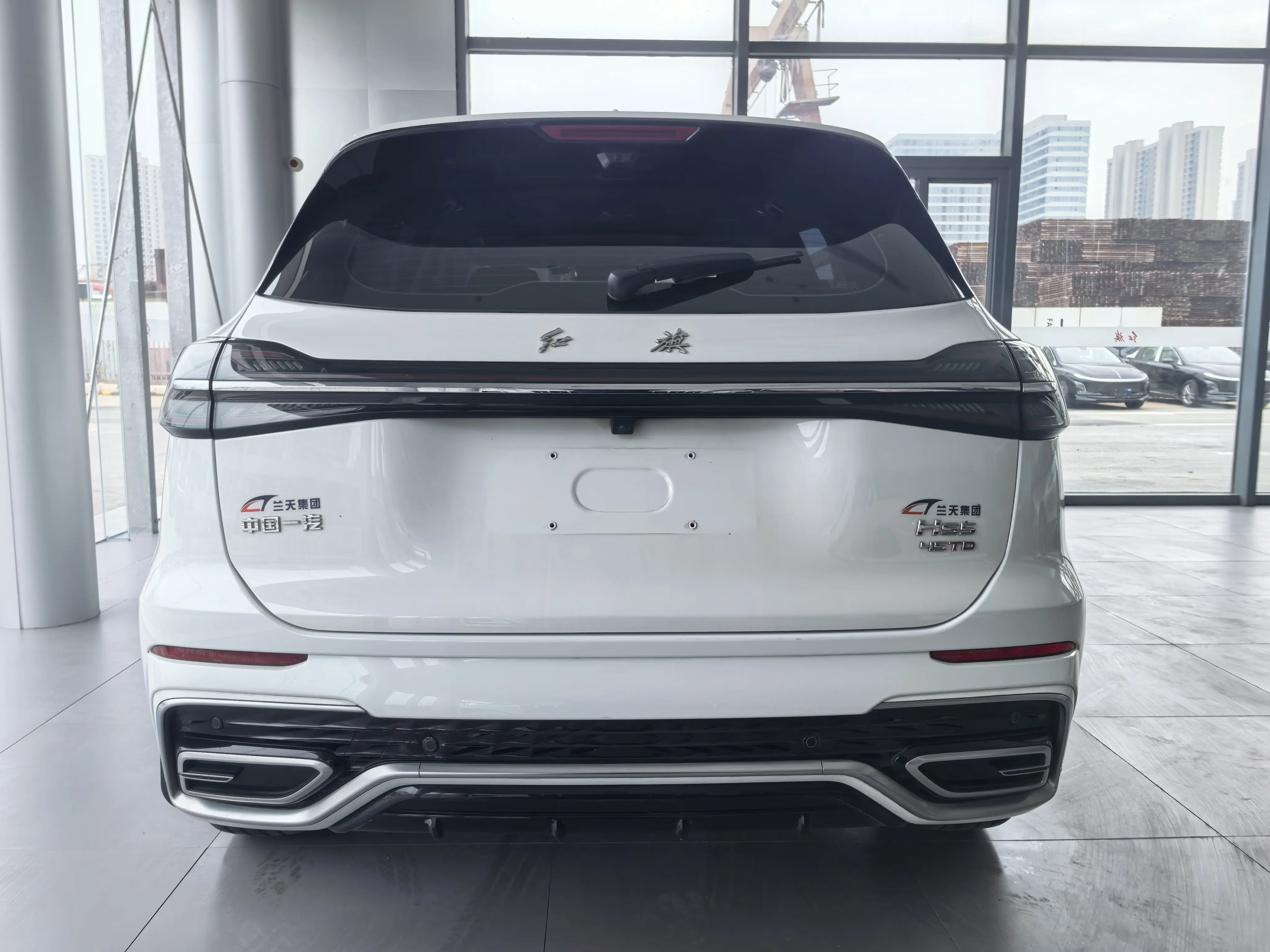 Hongqi HS5  из Китая