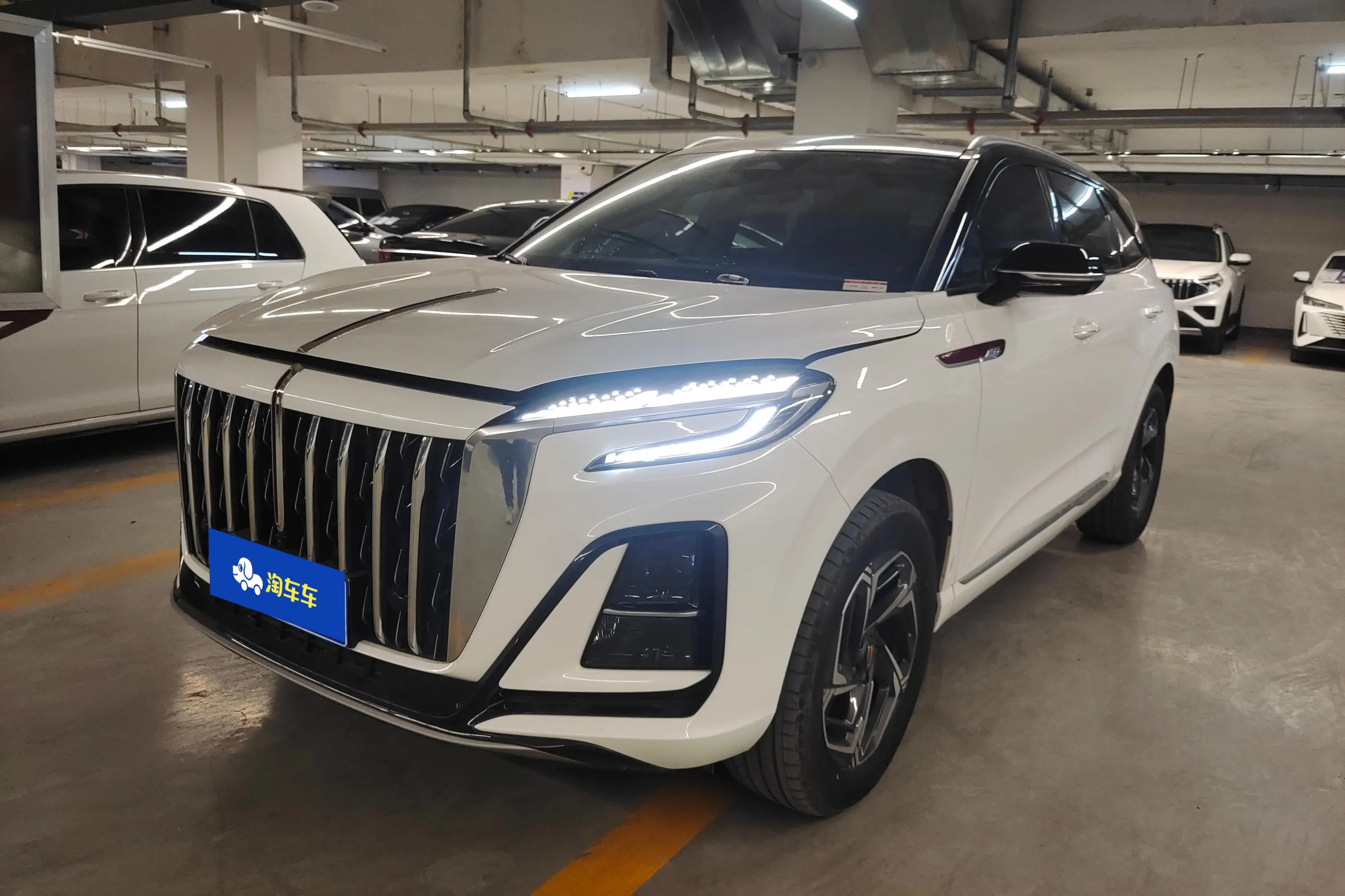 Hongqi HS3  из Китая