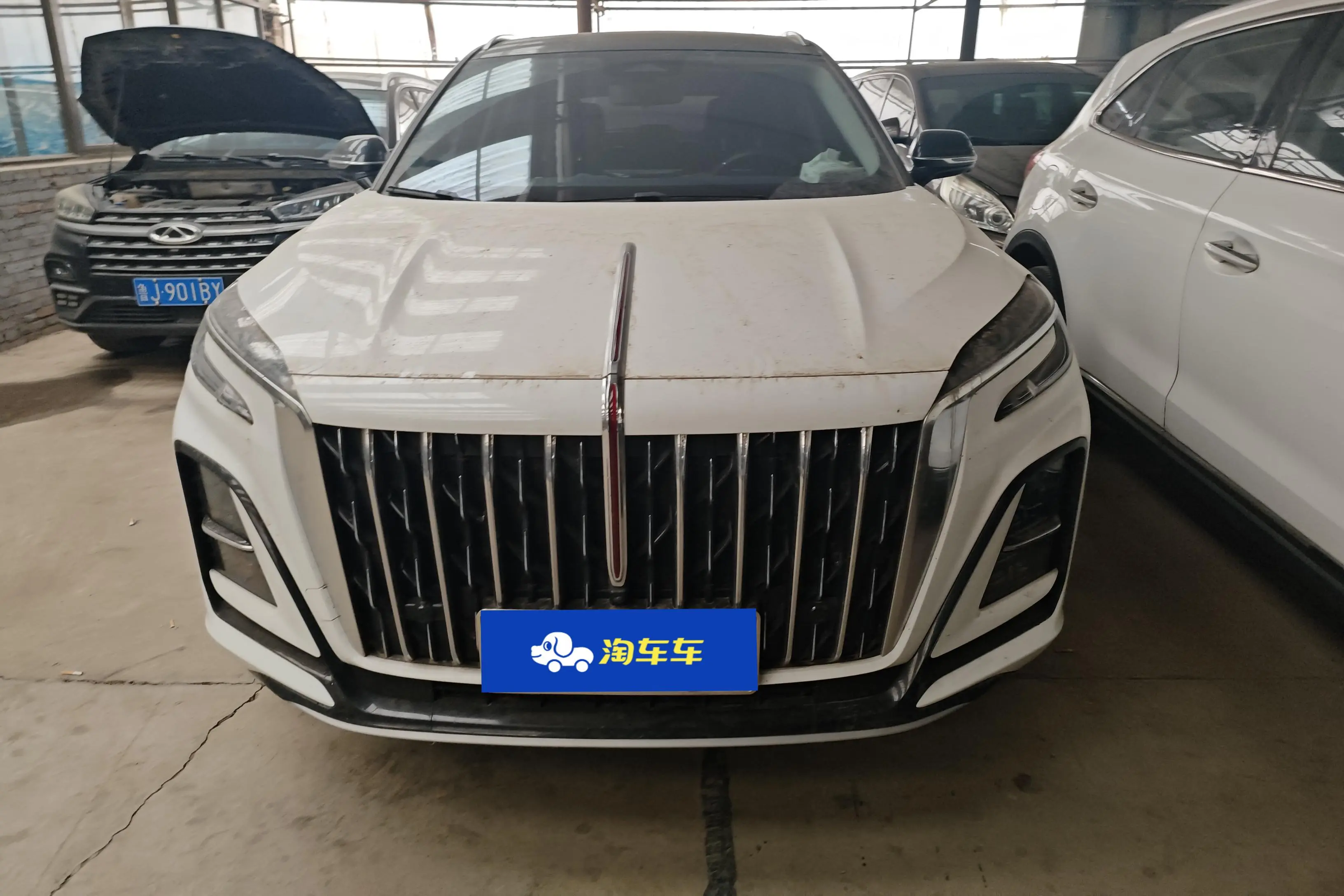 Hongqi HS3  из Китая