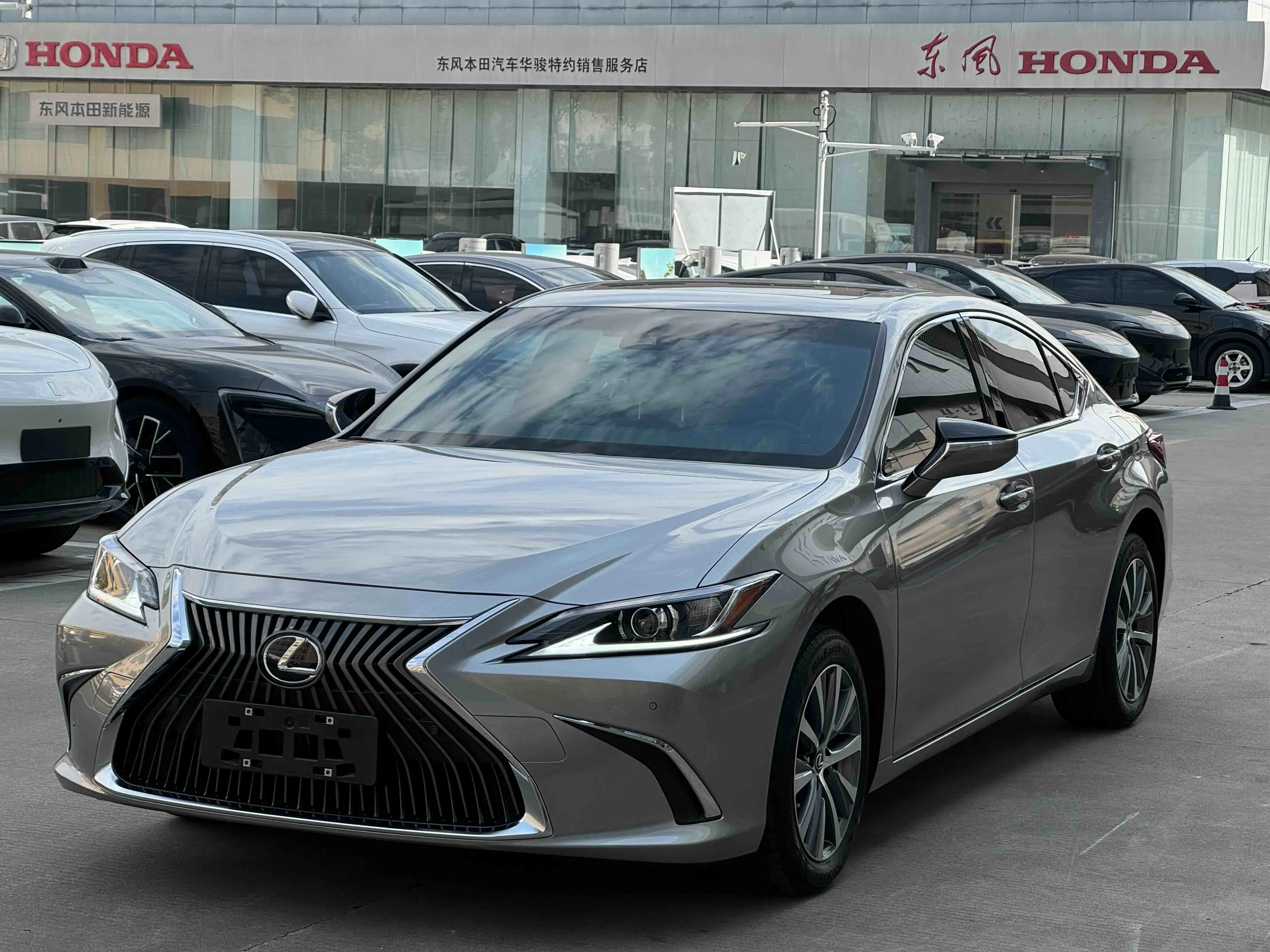 Lexus ES