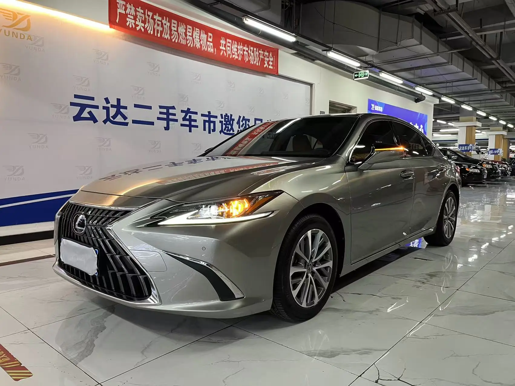 Lexus ES