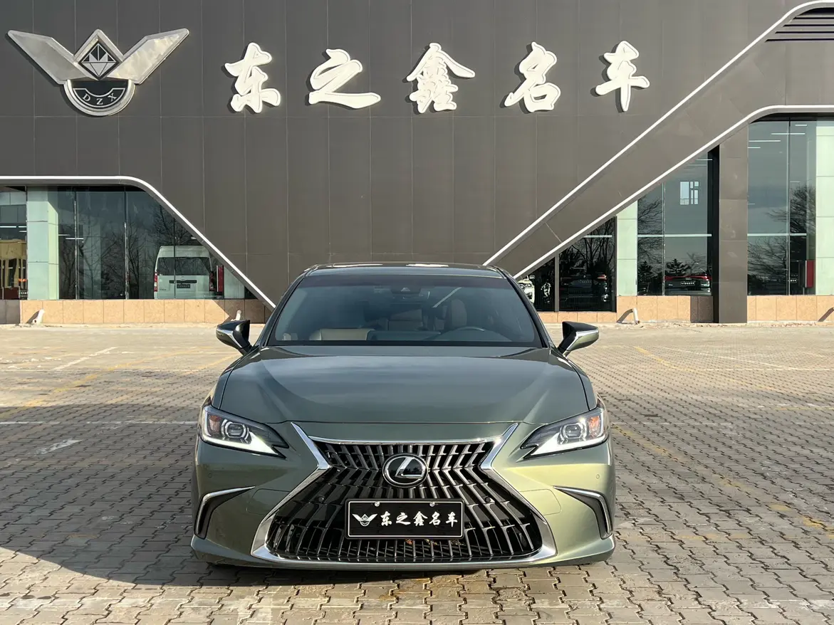 Lexus ES