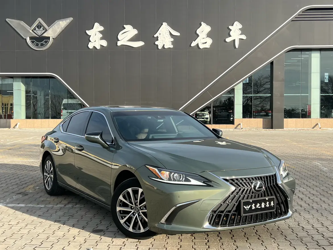 Lexus ES