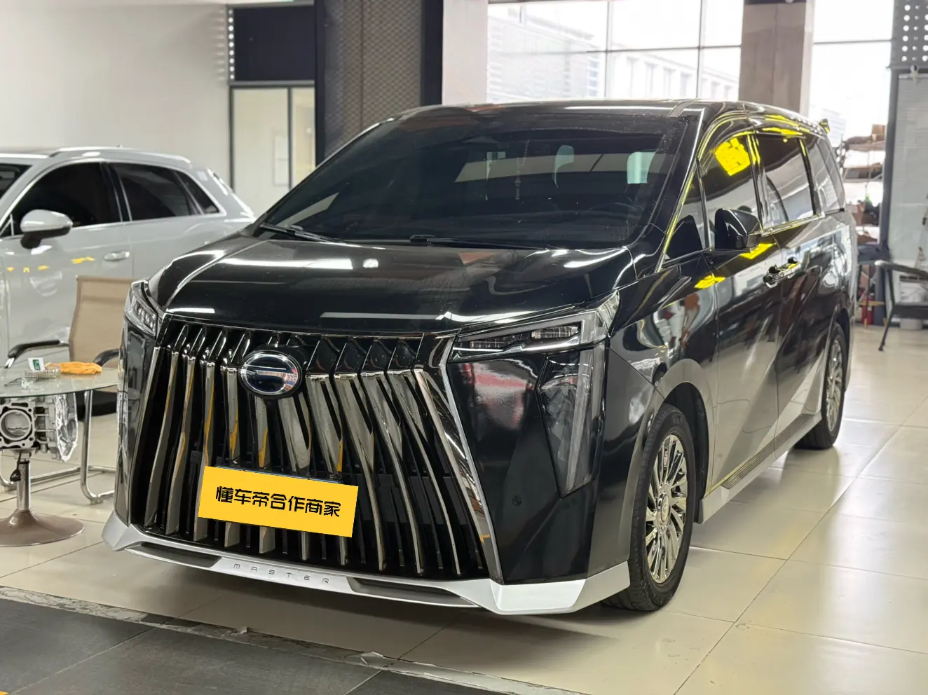 GAC Trumpchi M8  из Китая