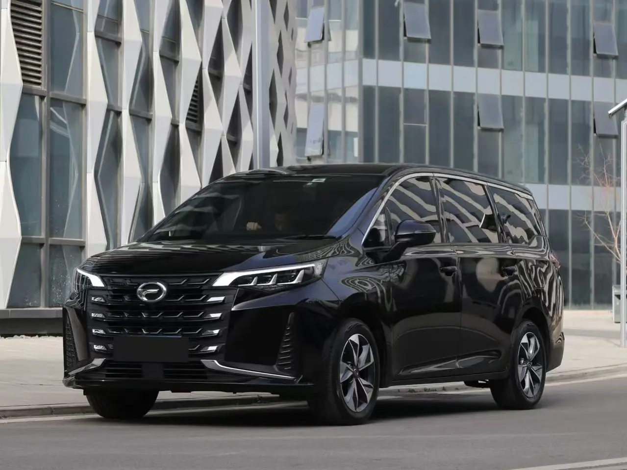 GAC Trumpchi M6  из Китая