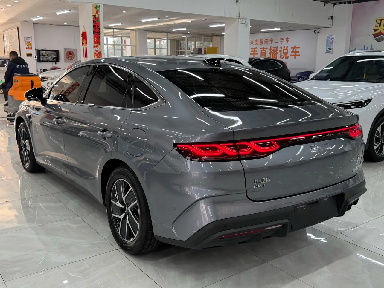 BYD Qin L DM