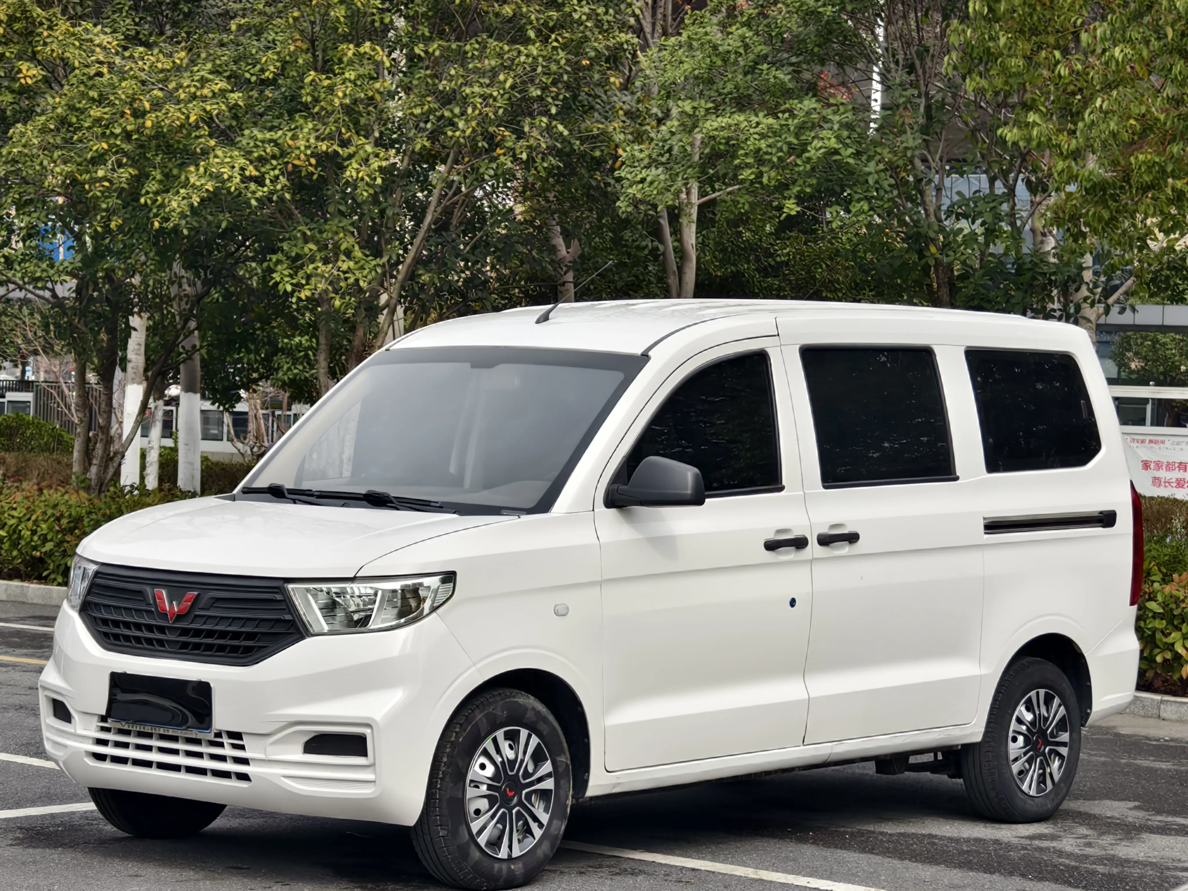 Wuling Hongguang V  из Китая