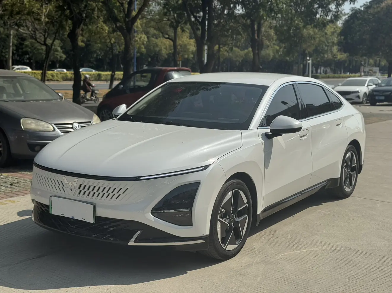 Wuling Starlight PHEV  из Китая