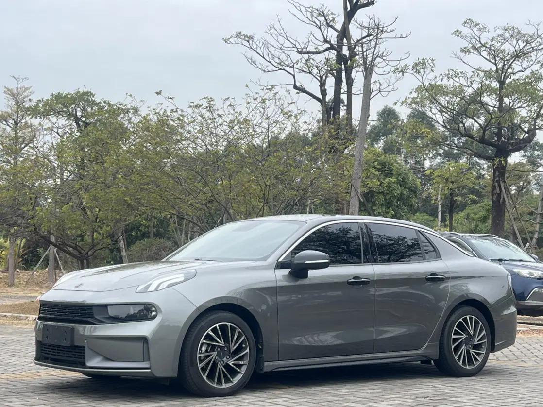 Lynk & Co 03