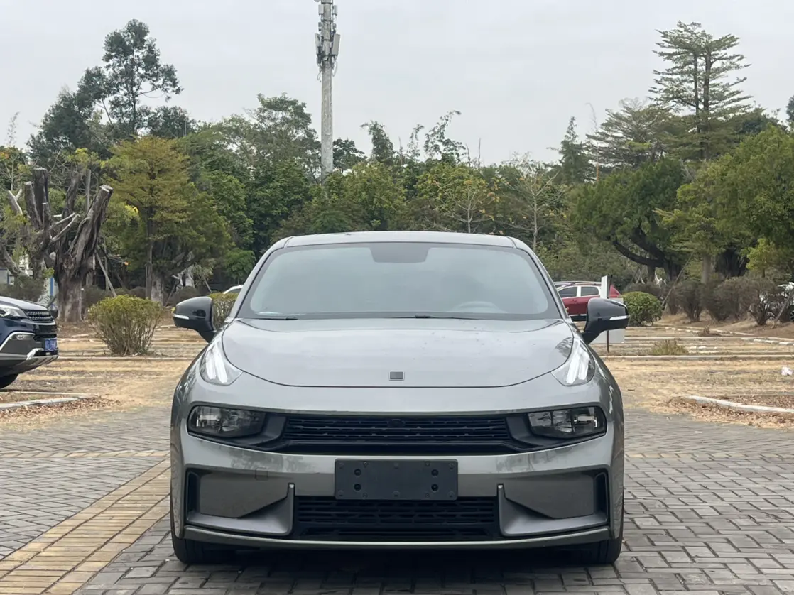 Lynk & Co 03