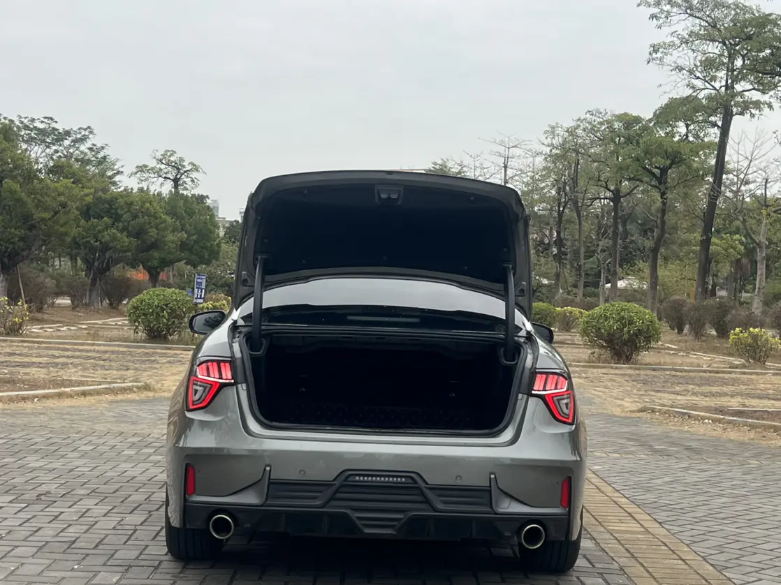 Lynk & Co 03
