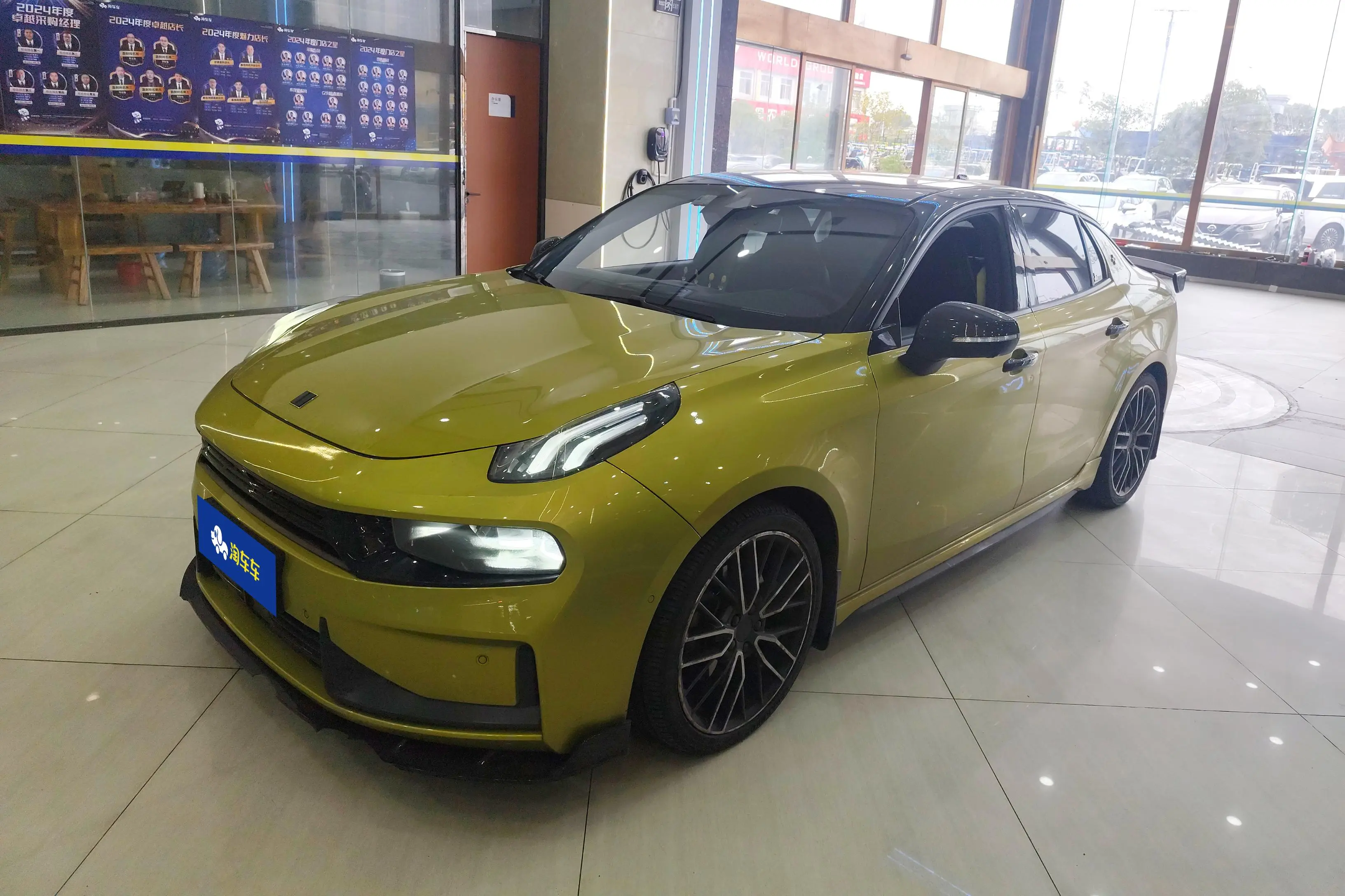 Lynk & Co 03