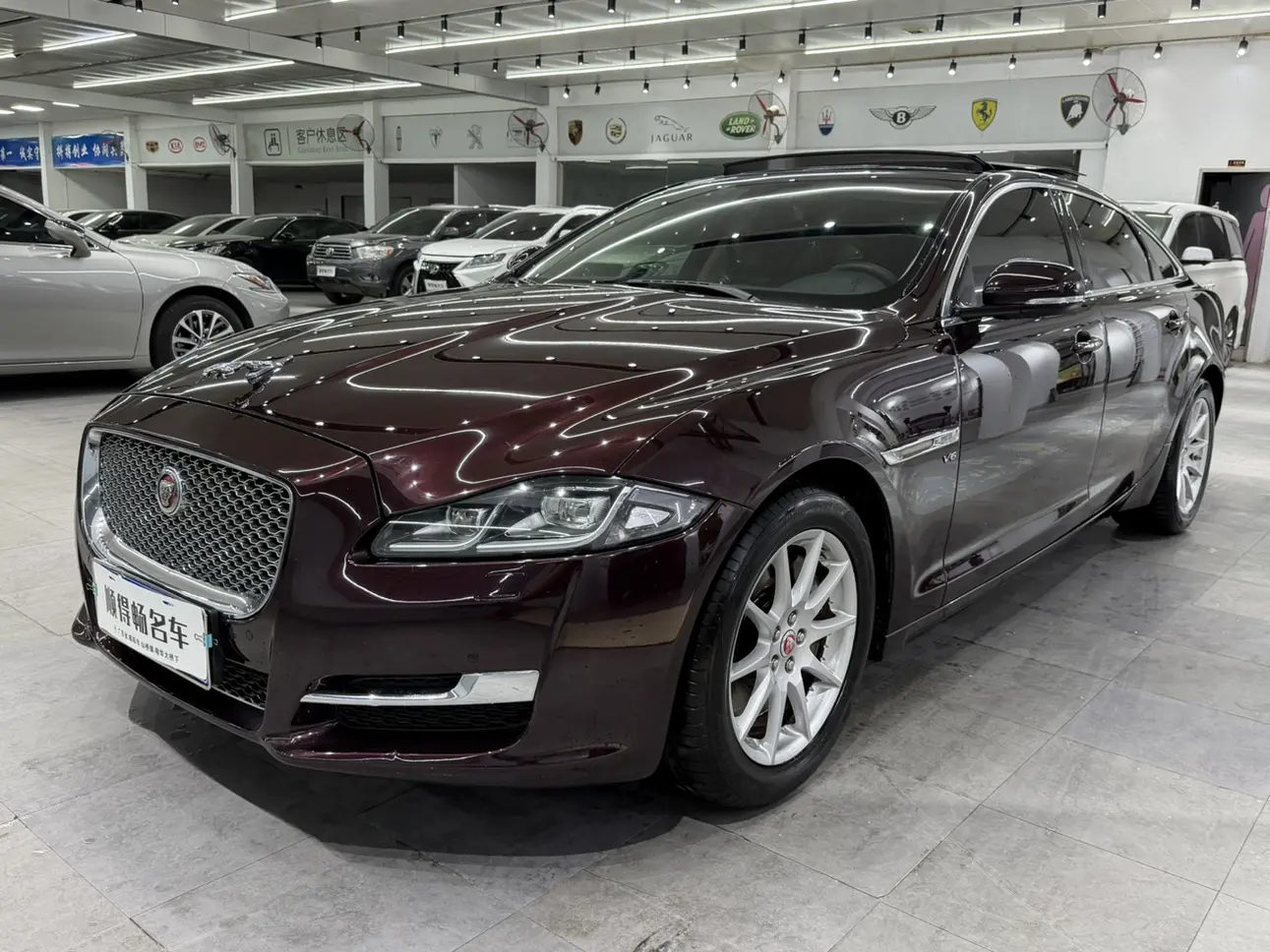 Jaguar XJ