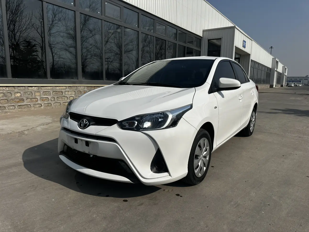 Toyota YARiS L Enjoy  из Китая
