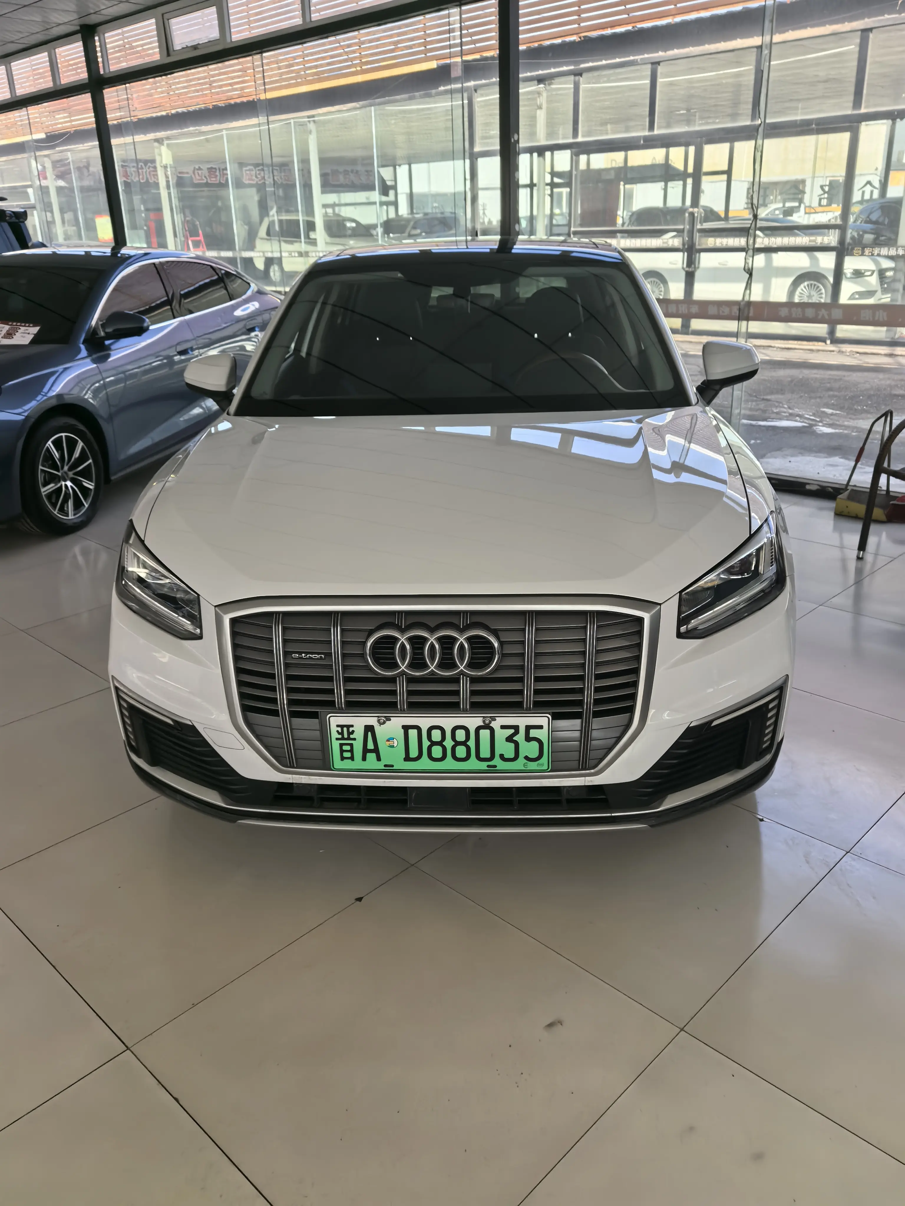 Audi Q2L e-tron  из Китая