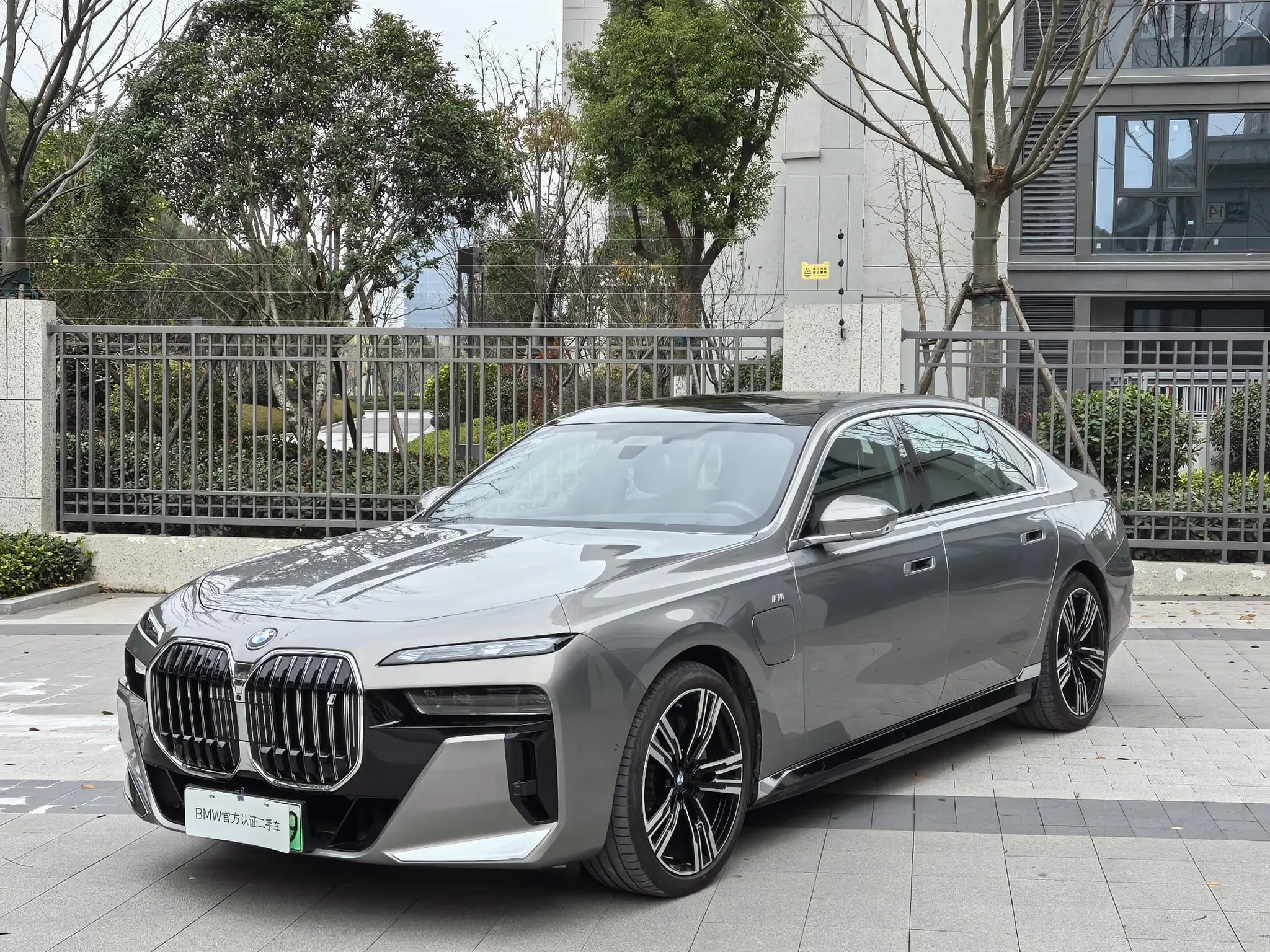 BMW i7  из Китая