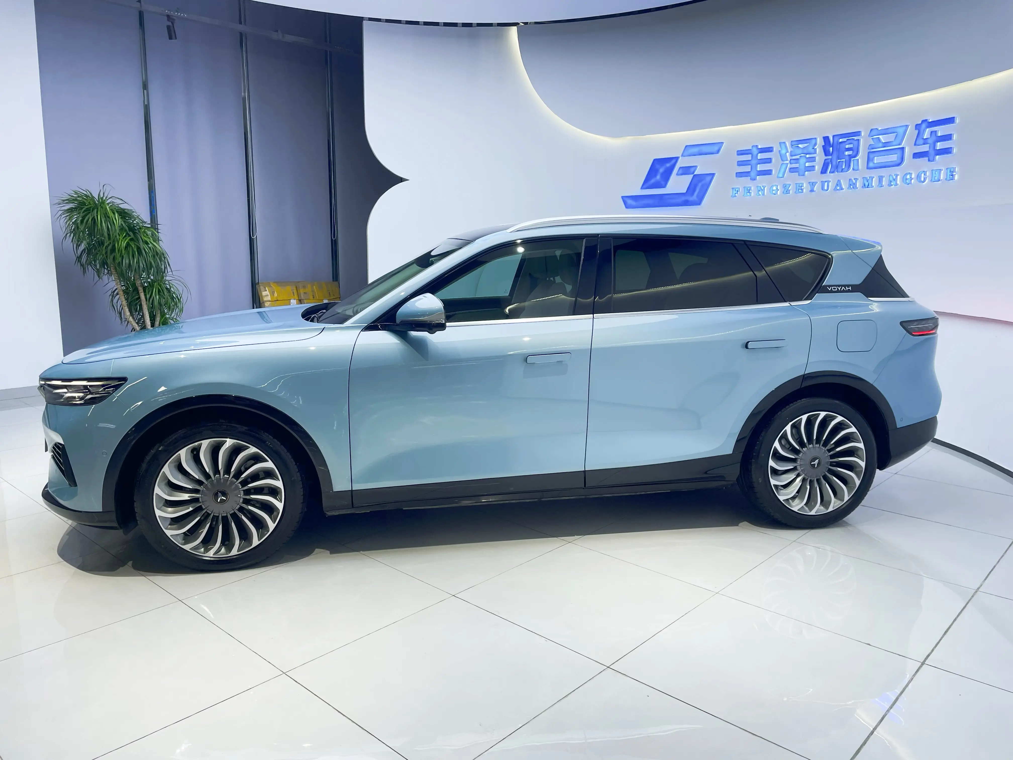 Voyah Lantu FREE  из Китая