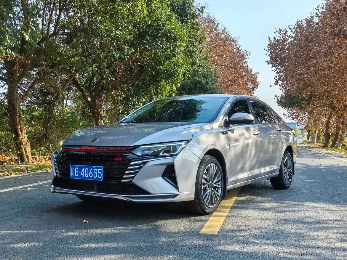 Dongfeng Yixuan MAX  из Китая