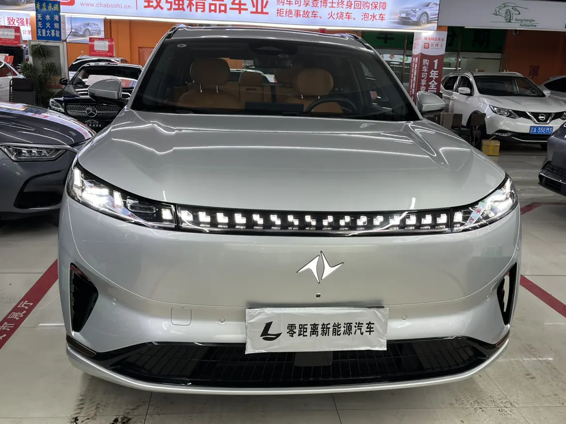 Dongfeng Eπ008  из Китая