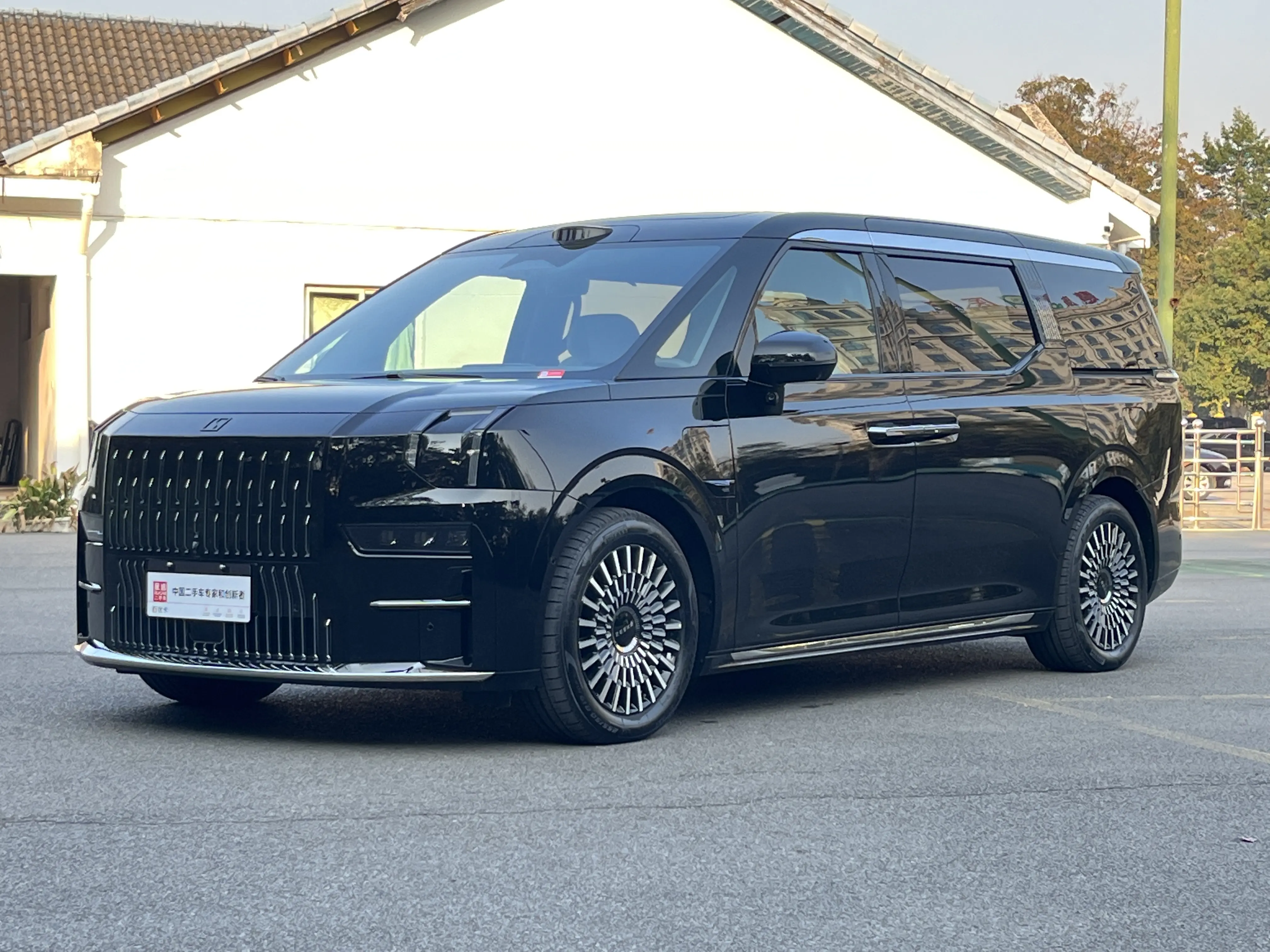 ZEEKR 009  из Китая