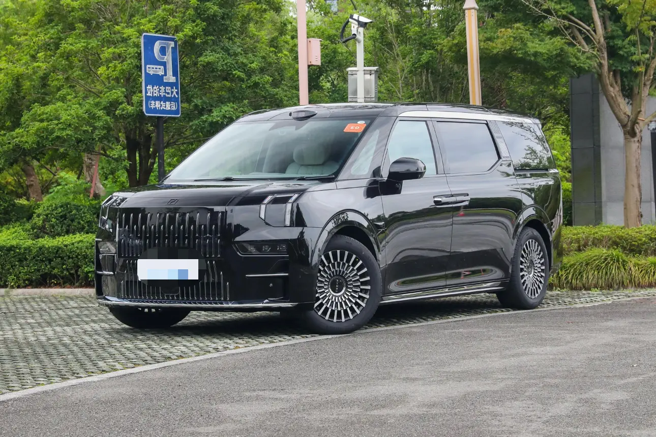 ZEEKR 009  из Китая