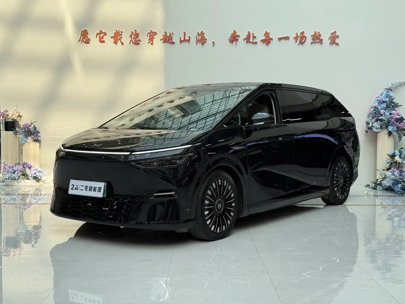 Xpeng X9  из Китая