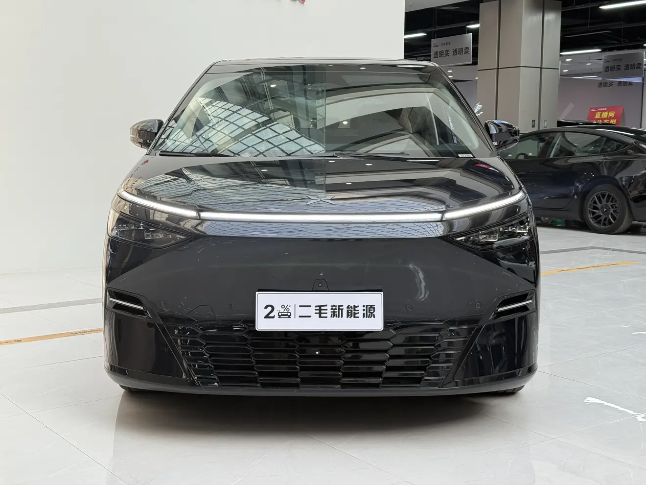 Xpeng X9  из Китая